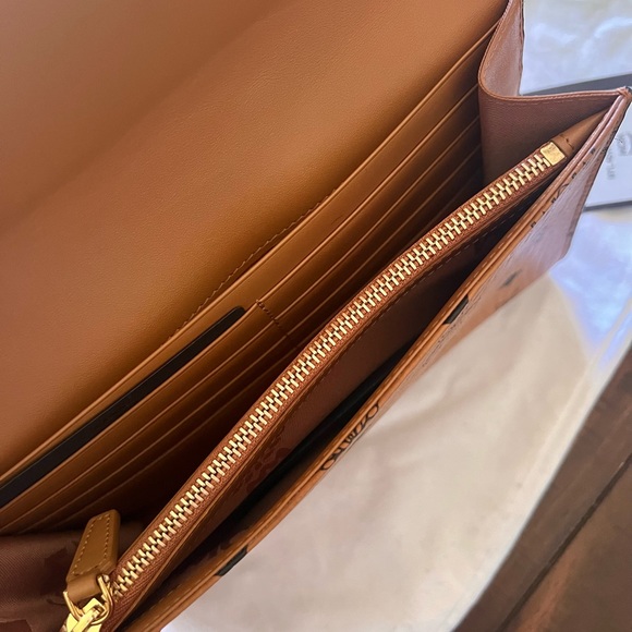 NWT * MCM Crossbody bag with Studded Crystal Visetos NEVER USED, authentic - Picture 6 of 6